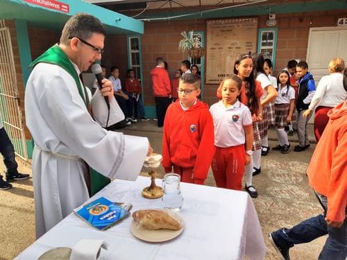 Santa misa en Primaria