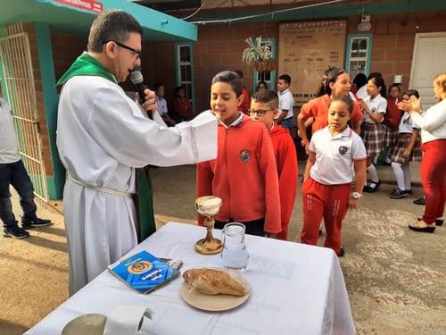 Santa misa en Primaria