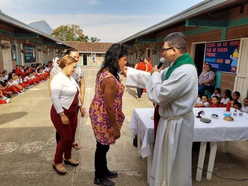 Santa misa en Primaria