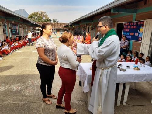 Santa misa en Primaria