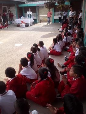 Santa misa en Primaria