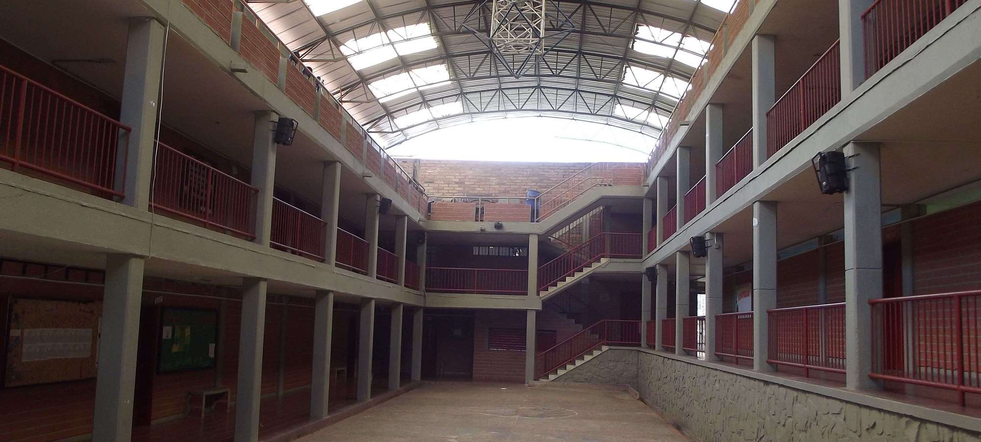 Patio Interno, Sección Secundaria